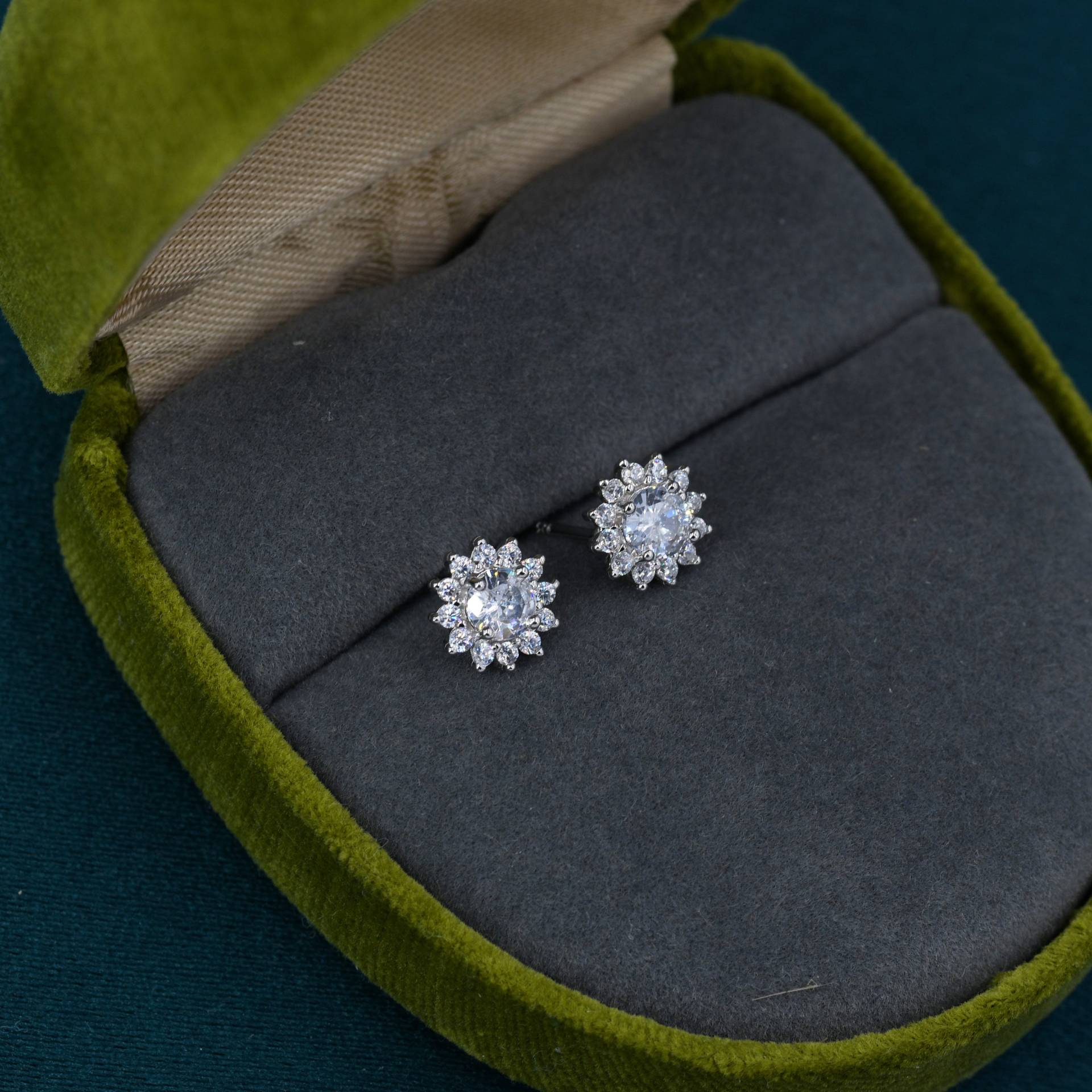 Cz Blumen Ohrstecker in Sterling Silber, Gold Oder Simulierte Diamant Schneeflocke Ohrringe von SilverRainSilver