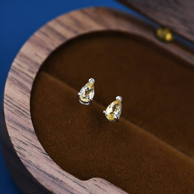 Echte Citrin Kristalltropfen Ohrstecker in Sterling Silber, Natürliche Gelbe Birnenform Ohrstecker, November Birthstone von SilverRainSilver