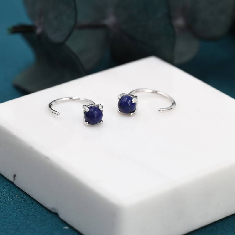 Echte Lapis Lazuli Huggie Hoop Ohrringe in Sterling Silber, 4 Mm Natürliche Blaue Offene Creolen, Durchfädeln, Halbe C Form von SilverRainSilver