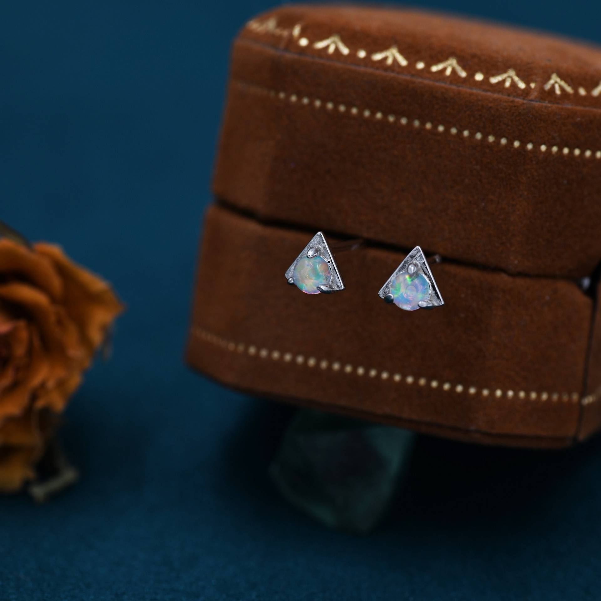 Winzige Opal Dreieck Ohrstecker in Sterling Silber, Gold Oder Rosegold, V Form Ohrringe von SilverRainSilver
