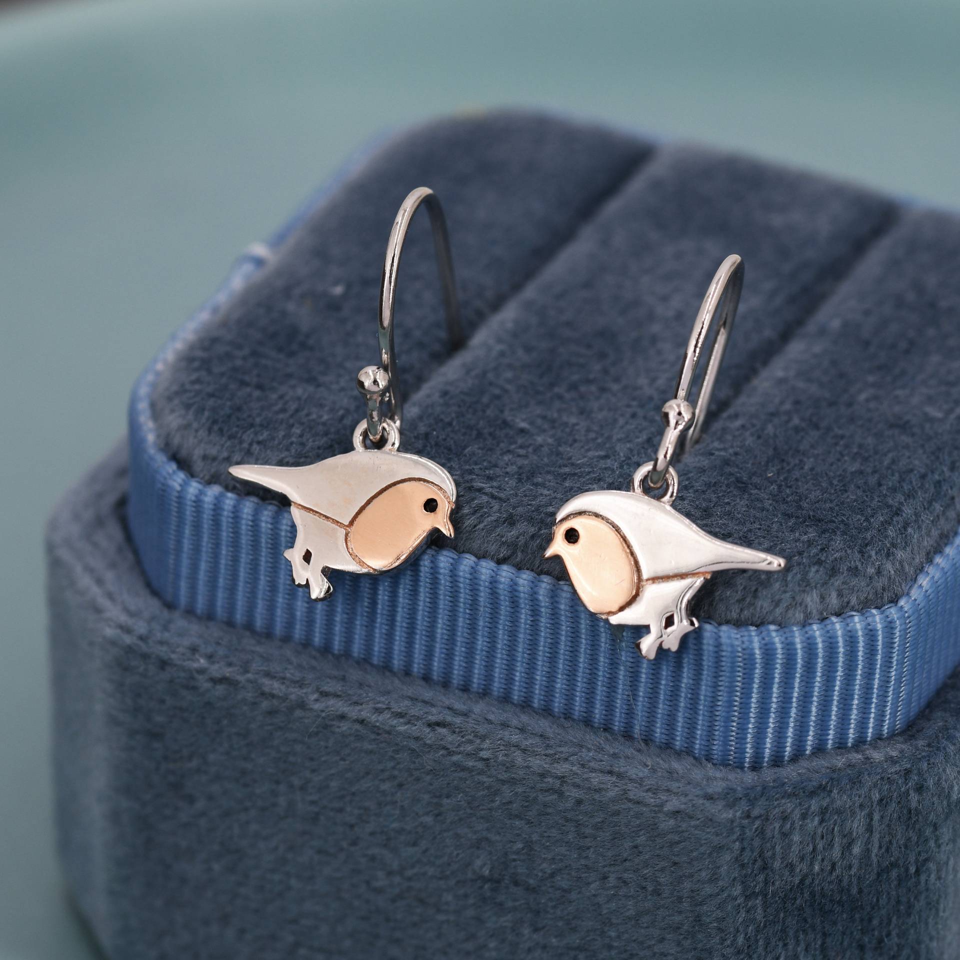 Rotkehlchen Vogel Tropfen Haken Ohrringe in Sterling Silber, Silber Tier Ohrringe, Natur Inspirierter Schmuck von SilverRainSilver