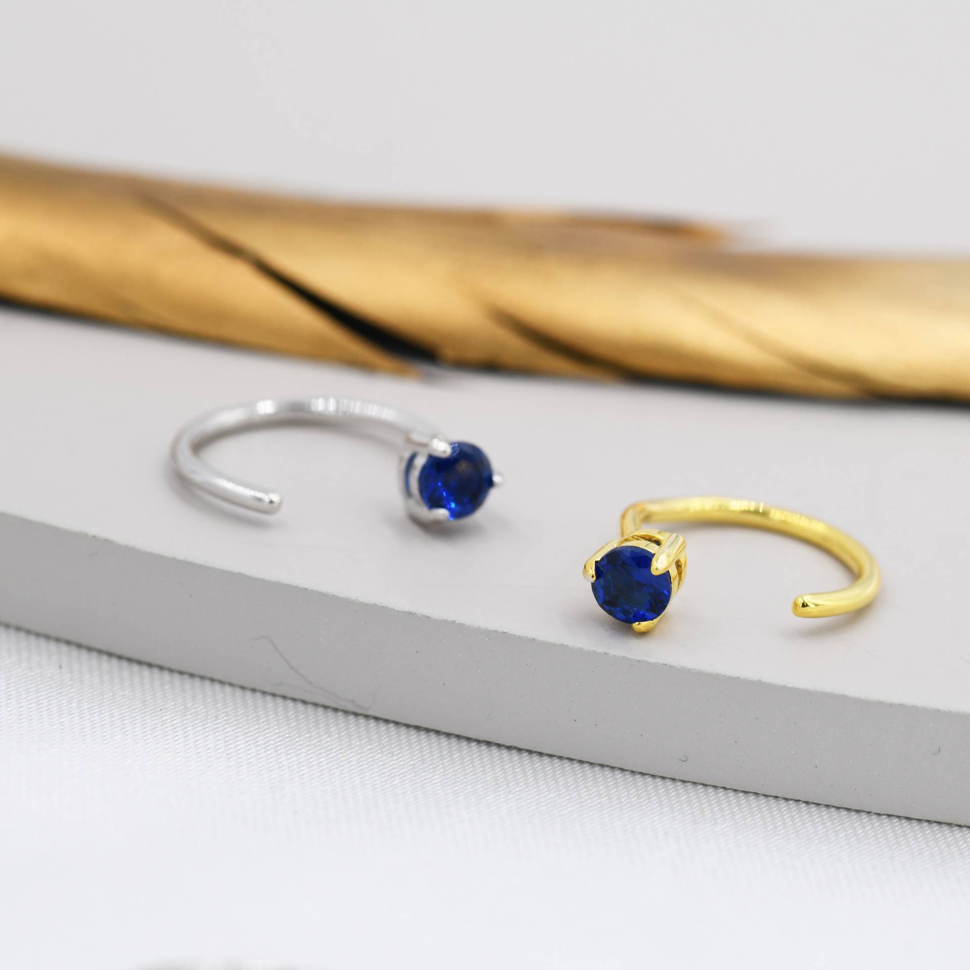 Saphir Blau Cz Kristall Huggie Hoop Threader Ohrringe in Sterling Silber, 3mm Drei Zacken, Gold Oder Durchziehen Offene Creolen von SilverRainSilver