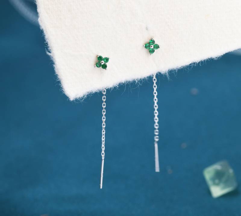 Smaragdgrüne Hortensie Blume Cz Threader Ohrringe in Sterling Silber, Silber Oder Gold, Vier Punkt Kristall Ohr Threader von SilverRainSilver