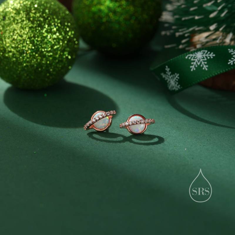 Weißer Opal Und Cz Halo Planeten Ohrstecker in Sterling Silber, Lab Ohrringe, Feueropal Saturn Ohrringe von SilverRainSilver