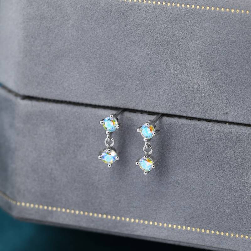 Winzige Doppel Aurora Ab Cz Baumeln Ohrstecker in Sterlingsilber, Silber Oder Gold, Zwei Prong Ohrringe, Farbwechsel Kristall Ohrringe von SilverRainSilver