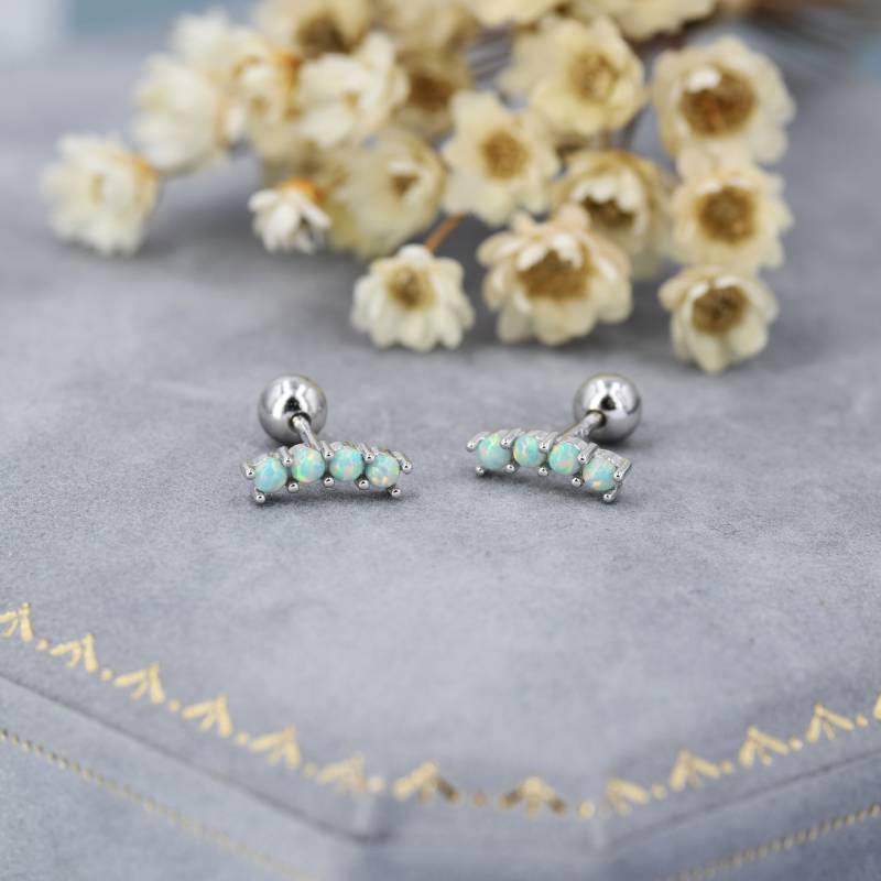 Winzige Grün Opal Gebogene Bar Ohrringe in Sterling Silber, Silber Oder Gold, Ohrringe, Feueropal von SilverRainSilver