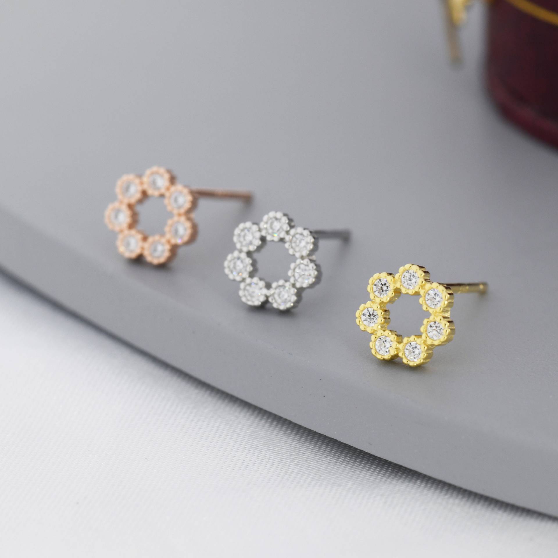 sterling Silber Kleine Cz Kreis Kranz Ohrstecker, Silber, Gold Oder Roségold, Ohrringe sterling Silber Kleine Cz Kreis Kranz Ohrstecker, Silber, Gold Oder Roségold, Ohrringe von SilverRainSilver