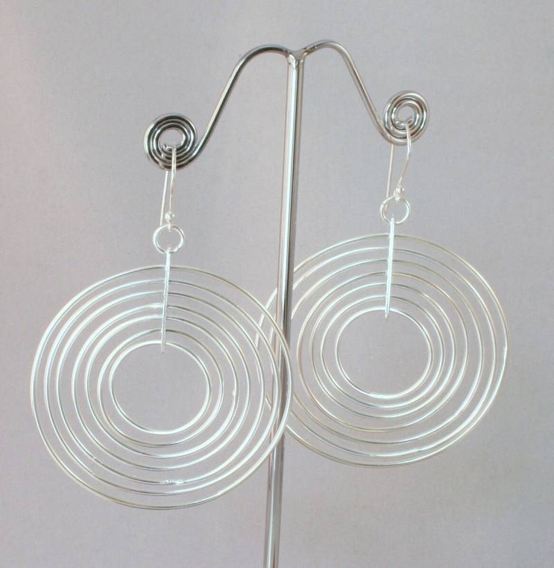 Einfache Moderne Kreis Ohrringe. Handgefertigte Sterling Silber Multi Circle Ohrhänger Einfache Moderne Kreis Ohrringe. Handgefertigte Sterling Silber Multi Circle Ohrhänger von SilverSandJewelry
