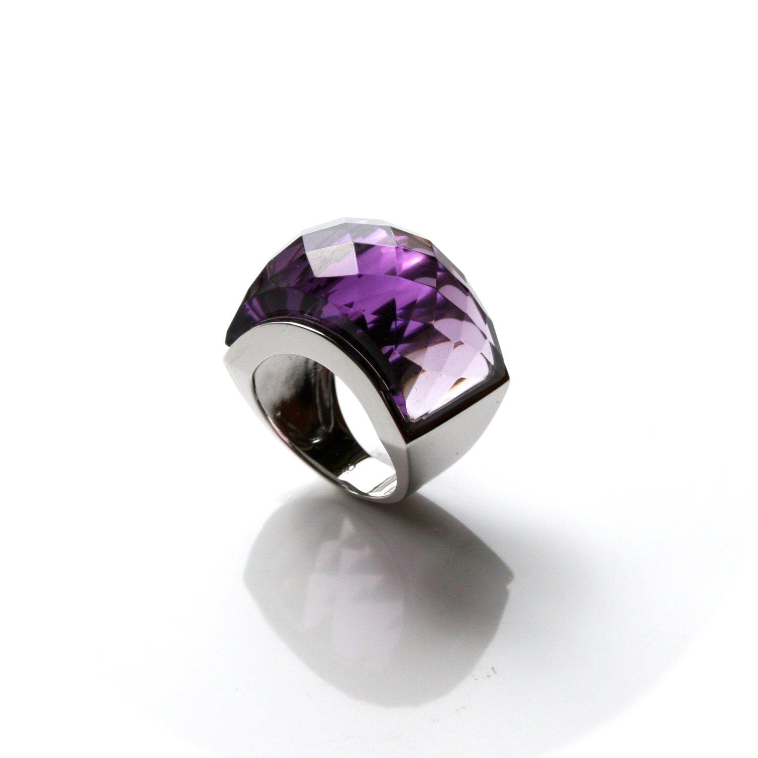 Große Mode Amethyst Ring in 925 Sterling Silber Einstellung. Vielseitiger Cocktail Auf Einem Kuppeldesign. Größe 5 1/2 von SilverSandJewelry