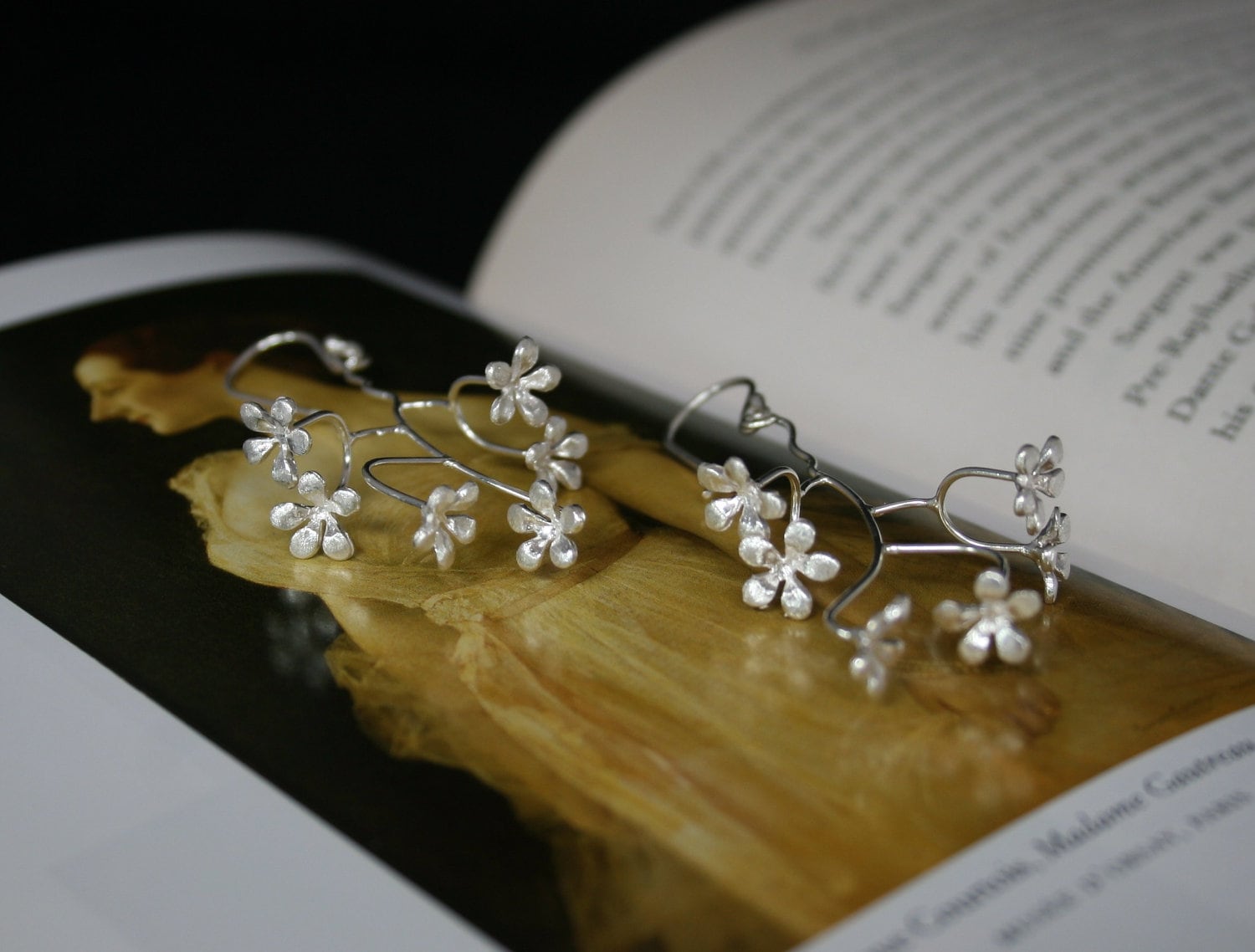 Schöne Einzigartige Feminine Ohrringe, "Blühende Blumeohrringe" Weibliche Blume Design-Ohrringe von SilverSandJewelry