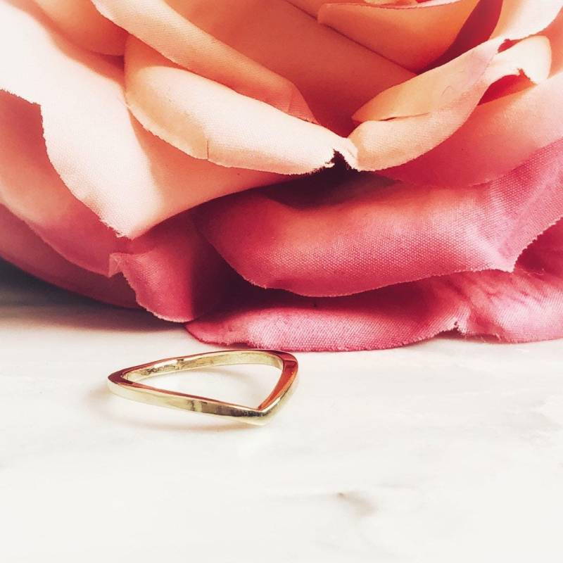 14K Gelbgold Pfeil Ring V Stapeln Hochzeitsband Goldring Gold Chevron Minimaler Ehering 14K Gelbgold Pfeil Ring V Stapeln Hochzeitsband Goldring Gold Chevron Minimaler Ehering von SilverSculptor