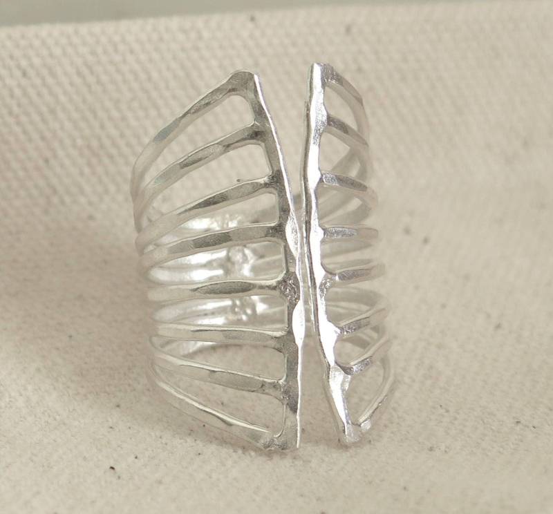 Gehämmerter Sterling Silber Handgefertigter Langer Fächerring, Elegante Offene Vorderseite Einzigartiger Statement-Wickelring, Glänzendes Silber Gehämmerter Sterling Silber Handgefertigter Langer Fächerring, Elegante Offene Vorderseite Einzigartiger Statement-Wickelring, Glänzendes Silber von SilverShapes