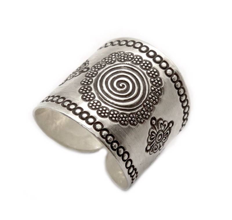 Handgemachter Hippie Boho Bandring Aus Silber 925 Mit Oxidierter Spirale Mandala Handgefertigter Manschettenring Auch Als Daumenring Geschenk Für von SilverShapes