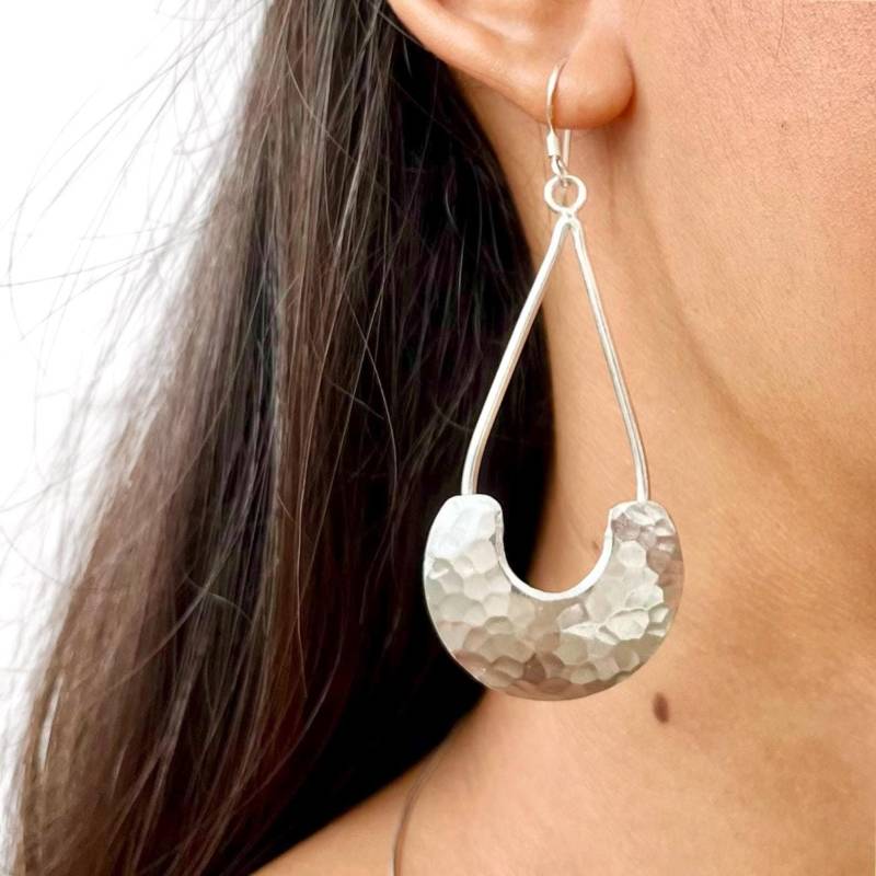 Sterling Silber Lange Gehämmert Halbmond Boho Statement Ohrringe, Handgemachte Shinny Form Platte Tropfen Ohrringe Sterling Silber Lange Gehämmert Halbmond Boho Statement Ohrringe, Handgemachte Shinny Form Platte Tropfen Ohrringe von SilverShapes