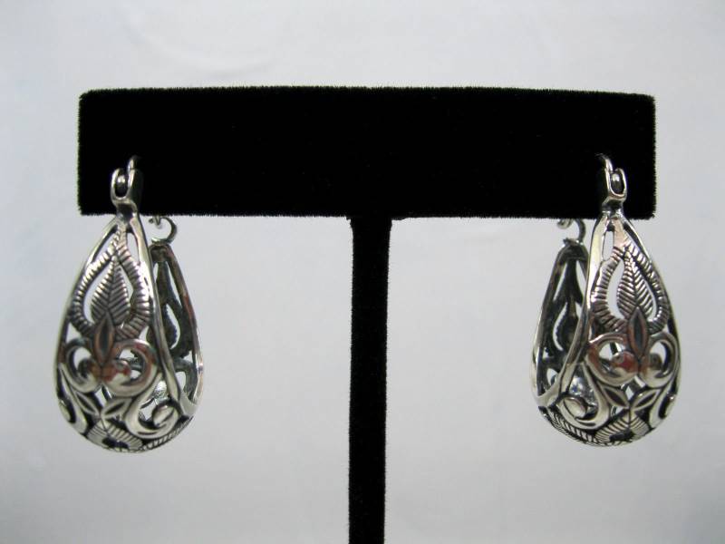Silpada 925 Sterling Silber Filigrane Oxidierte Und Geätzte Hoop Ohrringe P1844 von SilverSistersSilpada