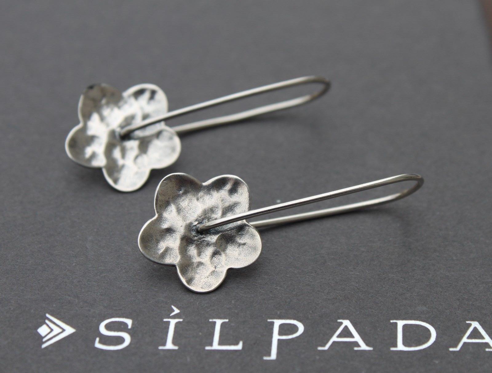 Silpada Blume Ohrringe Oxidiert Sterling Silber Locking Threader Silpada Blume Ohrringe Oxidiert Sterling Silber Locking Threader von SilverSistersSilpada