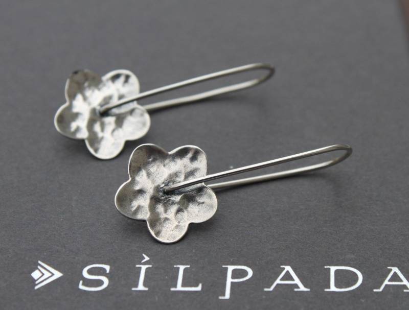 Silpada Blume Ohrringe Oxidiert Sterling Silber Locking Threader Silpada Blume Ohrringe Oxidiert Sterling Silber Locking Threader von SilverSistersSilpada