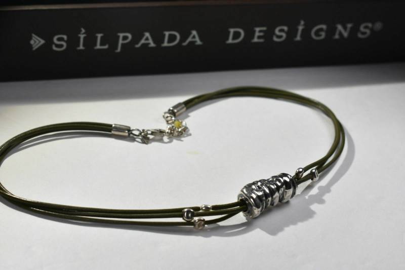 Silpada Grün Schnur Gehämmert Rohr Anhänger Halskette von SilverSistersSilpada