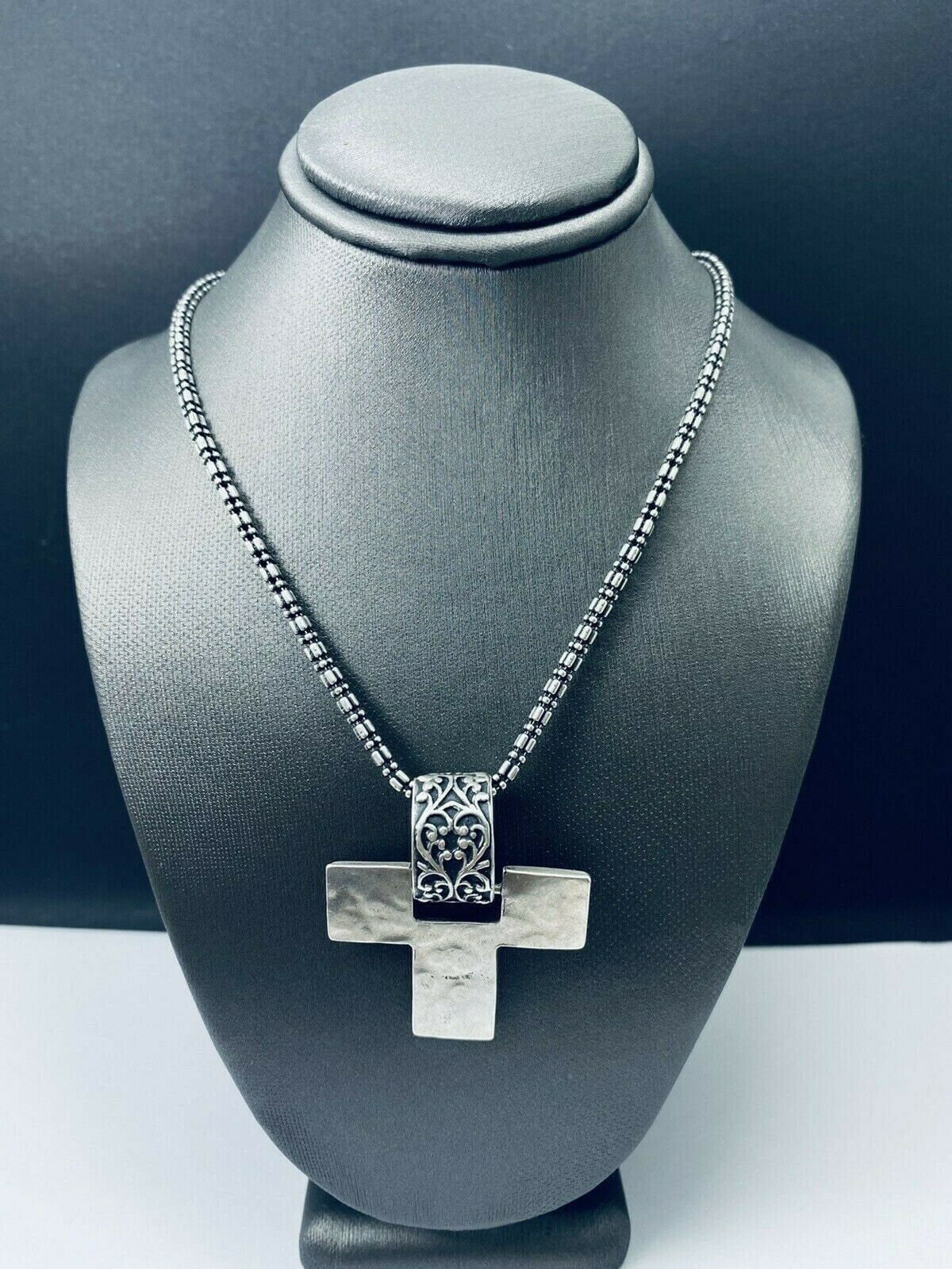 Silpada Oxidierter 925 Sterling Silber Filigraner Gehämmerter Kreuz Anhänger S1514 Und Dot Dash Halskette N2078 von SilverSistersSilpada