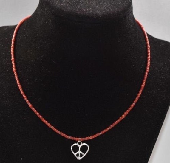 Silpada Rote Heishi Und Seed Bead Halskette Sterling Silber Herz Anhänger Silpada Rote Heishi Und Seed Bead Halskette Sterling Silber Herz Anhänger von SilverSistersSilpada