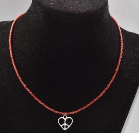 Silpada Rote Heishi Und Seed Bead Halskette Sterling Silber Herz Anhänger Silpada Rote Heishi Und Seed Bead Halskette Sterling Silber Herz Anhänger von SilverSistersSilpada