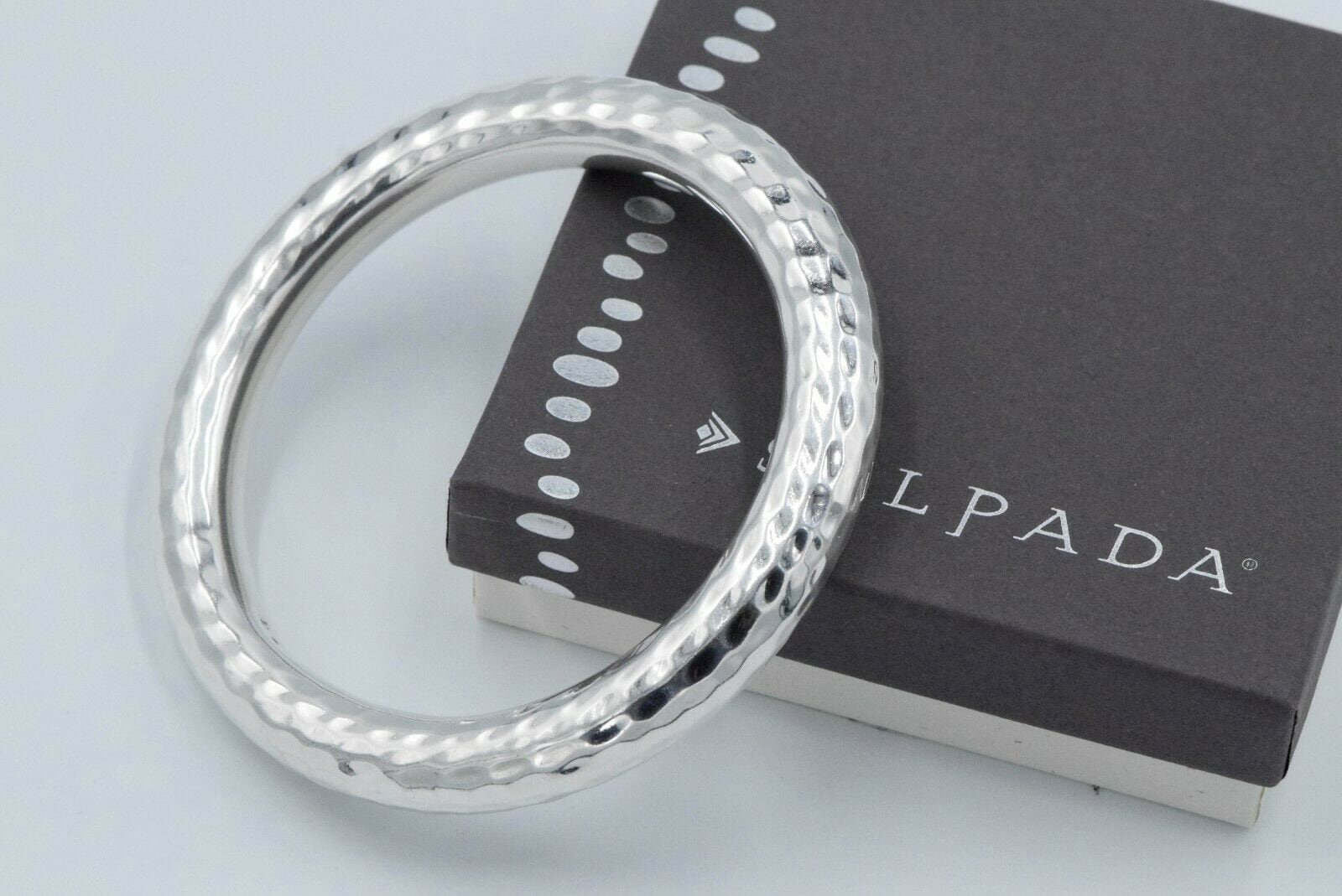 Silpada Runder Dicker Gehämmerter Sterling Silber Armreif Silpada Runder Dicker Gehämmerter Sterling Silber Armreif von SilverSistersSilpada