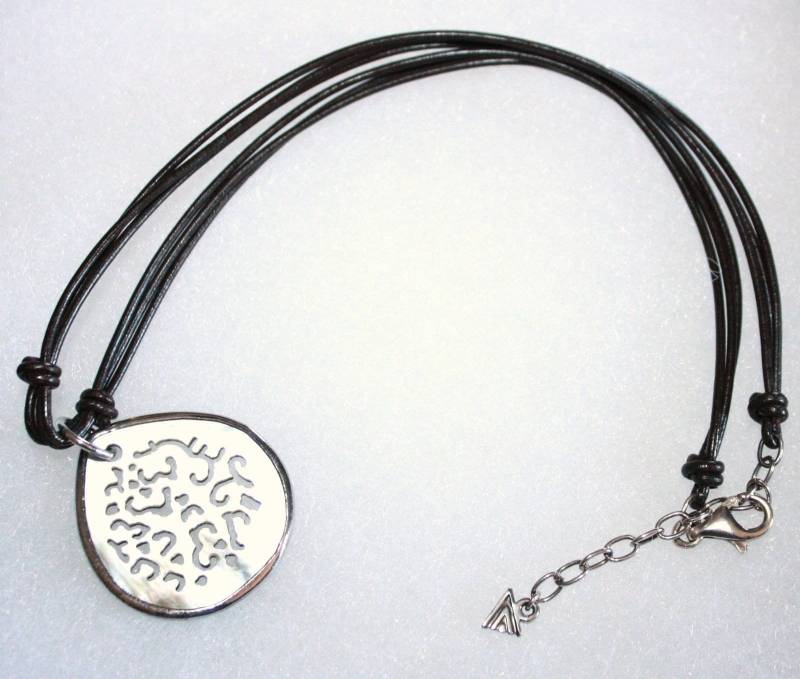 Silpada Sterling Silber Schillernden Lippe Shell Leder Halskette Silpada Sterling Silber Schillernden Lippe Shell Leder Halskette von SilverSistersSilpada