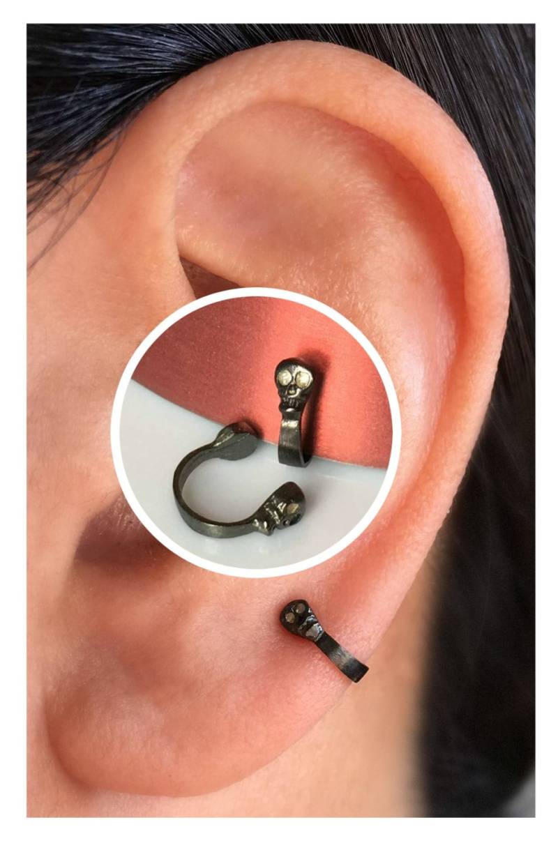 Herren Ohrringe, Crepuscular Fiend Ohr Manschette, Schädel Ohrstecker, Ohrmanschette, Knorpel Ohrring, Helix Crawler, Schwarzer 105F von SilverSkullEarrings