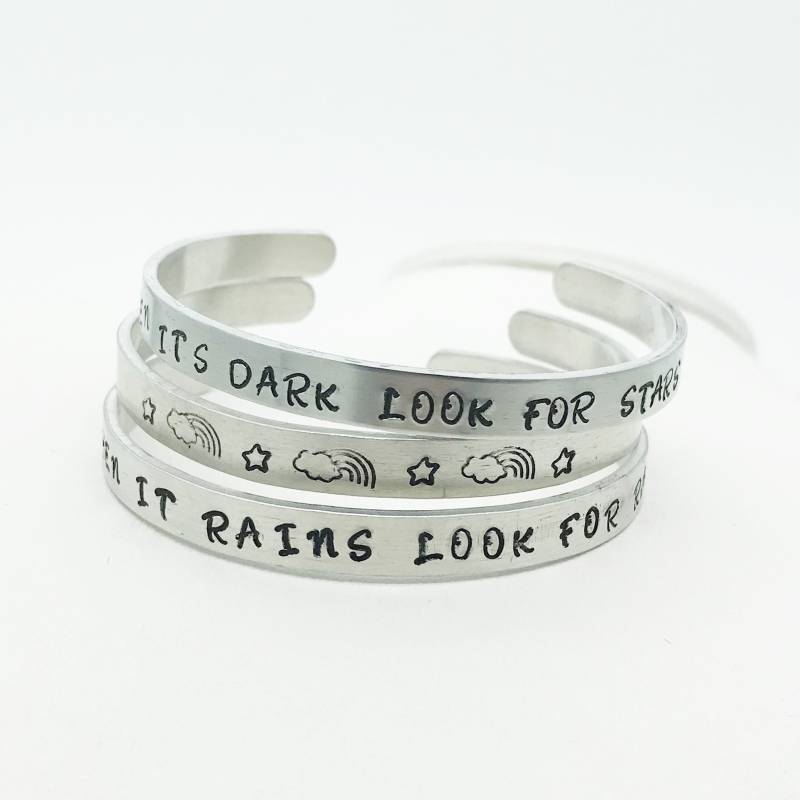 Oscar Wilde Zitat Wenn Es Regnet Suchen Nach Regenbogen, Wenn Dunkel Aussehen Für Sterne Armreif Set von SilverStarGifts