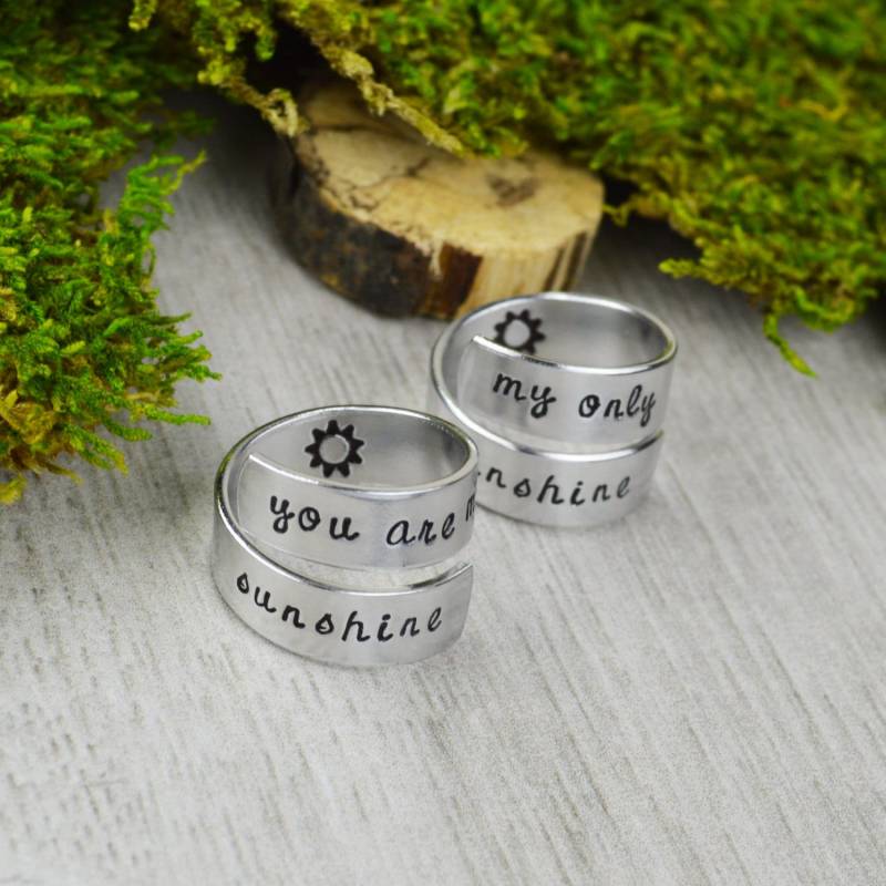 Handgestempeltes Mutter-Tochter-Ring-Set Sonnenschein-Zitat von SilverStatements