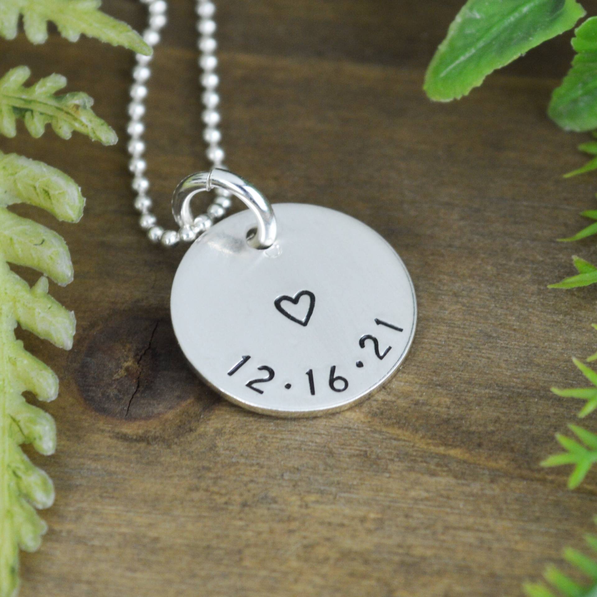 Winzige Datum Halskette Minimale, Zierliche Sterling Silber Rose Gold Und Jahrestag Geschenk Geburtstag Schmuck Winzige Datum Halskette Minimale, Zierliche Sterling Silber Rose Gold Und Jahrestag Geschenk Geburtstag Schmuck von SilverStatements
