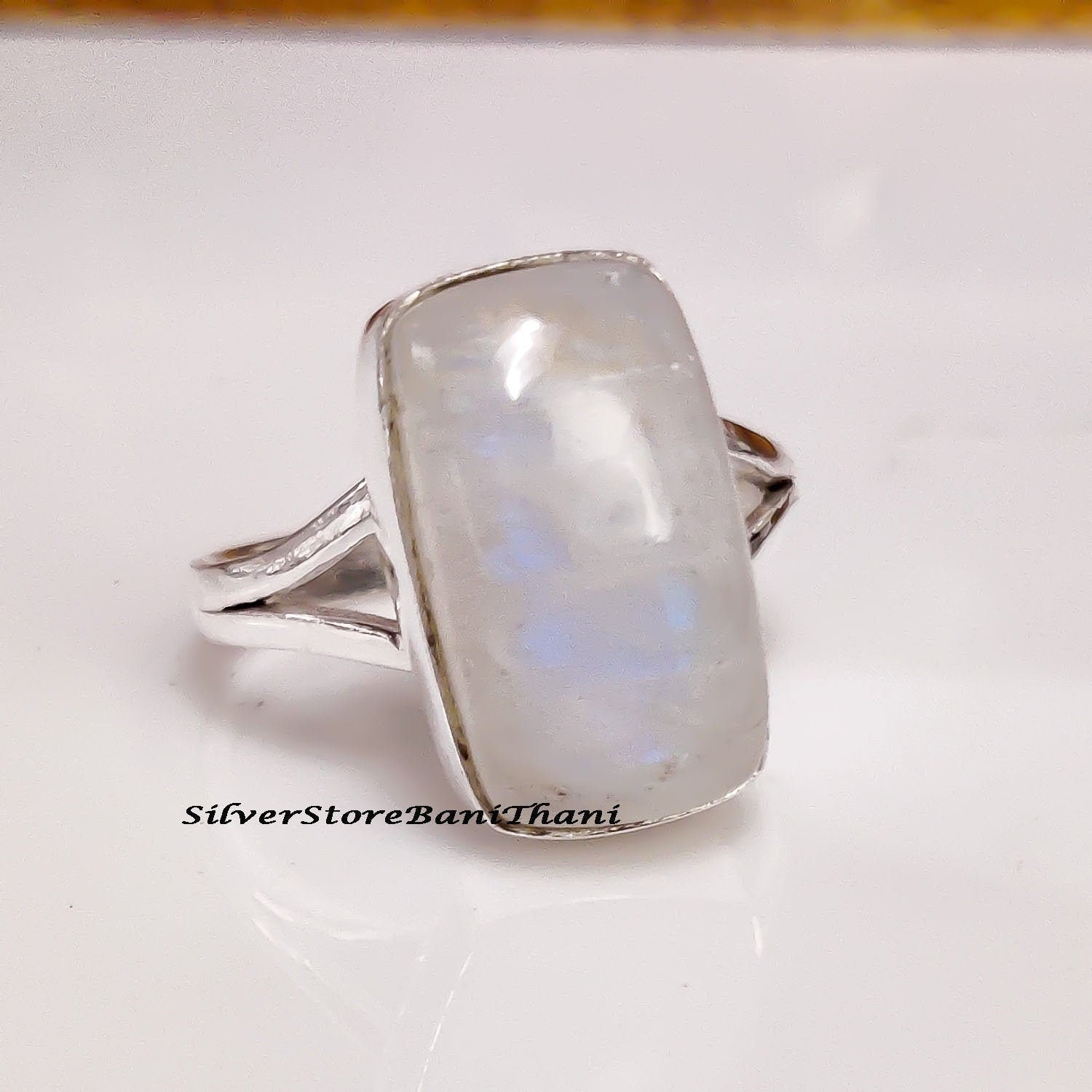 Mondstein Ring, 925 Sterling Silber Handgemachter Weißer Stein Statement Natürlicher Frauen Geschenk Für Sie von SilverStoreBaniThani