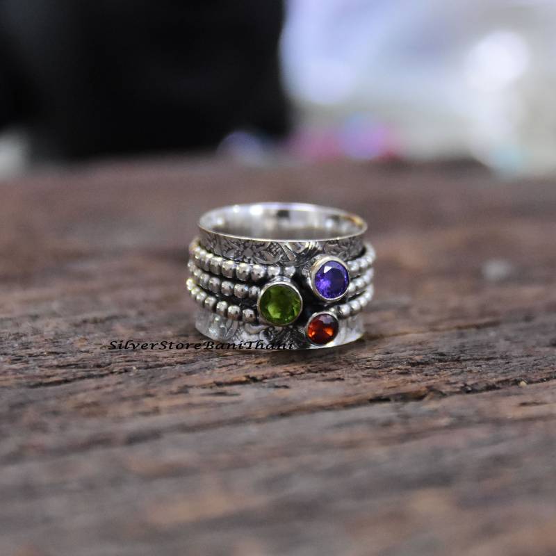 Peridot, Granat, Amethyst Spinner Ring, 925 Sterling Silber Frauen Handgemachter Edelstein Geschenk Für Hochzeit, Neue Jahr Geschenke von SilverStoreBaniThani