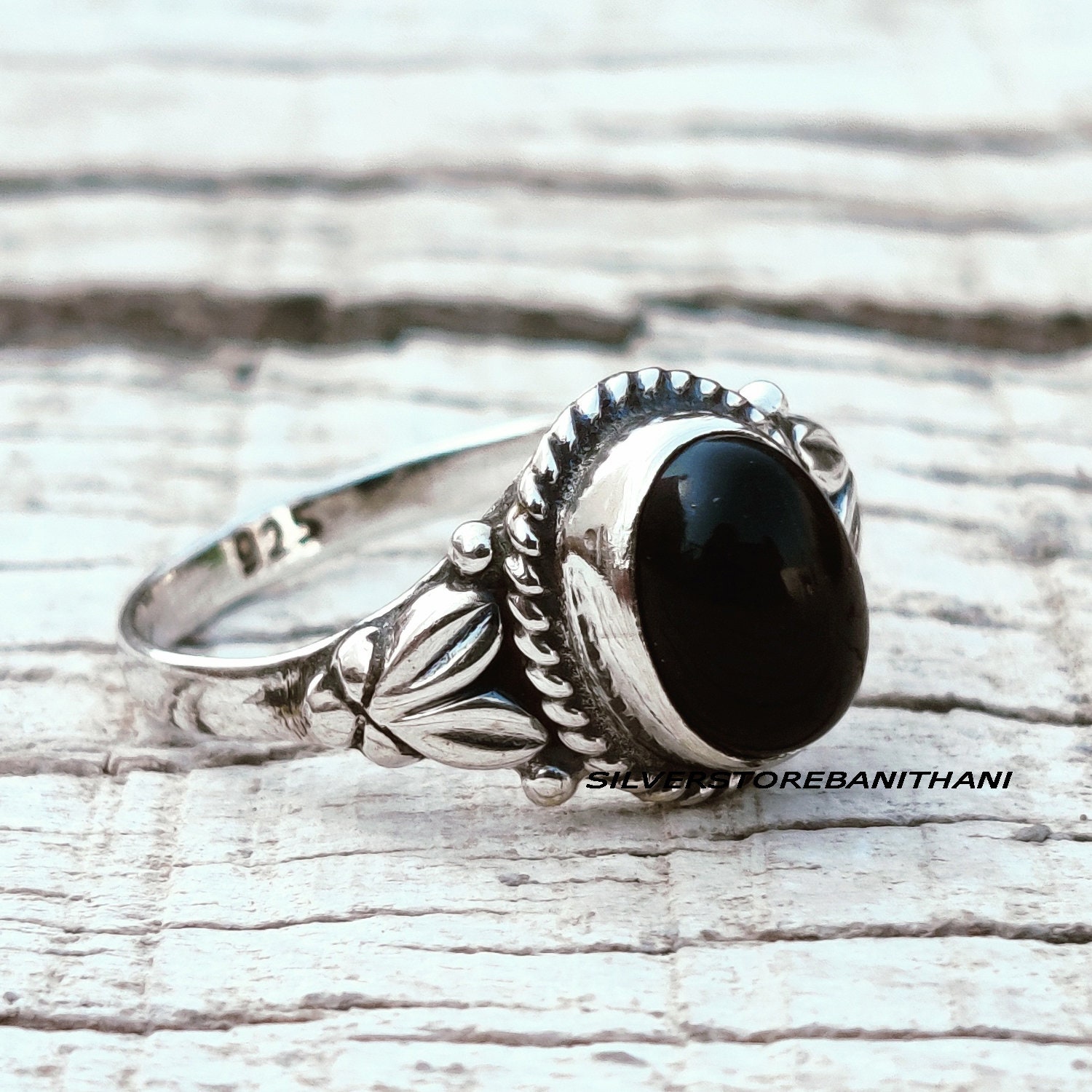 Schwarzer Onyx Ring, 925 Sterling Silber Stein Natürlicher Geschenk Für Sie, Statement Edelstein Handgemachter Ring von SilverStoreBaniThani