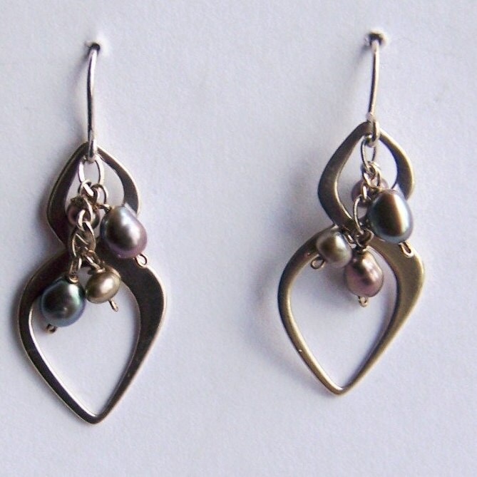 sterling Infinity & Süßwasserperlen Ohrringe sterling Infinity & Süßwasserperlen Ohrringe von SilverStrandsStudio