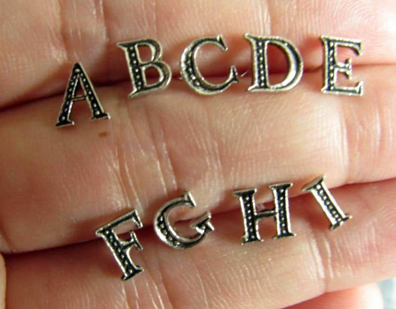 Buchstabe J - Personalisierte Schmuck Erste Silber Ohrstecker 925Er Ohrringe | J von SilverStudEarrings