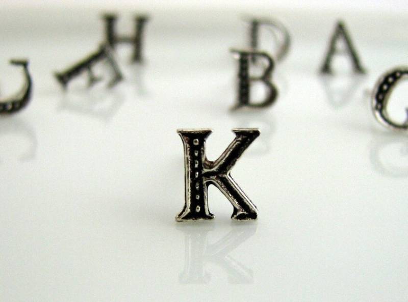 Buchstabe K, Sterling Silber Ohrstecker, Ohrring Stud Set, Silber Kleine K Buchstabe K, Sterling Silber Ohrstecker, Ohrring Stud Set, Silber Kleine K von SilverStudEarrings