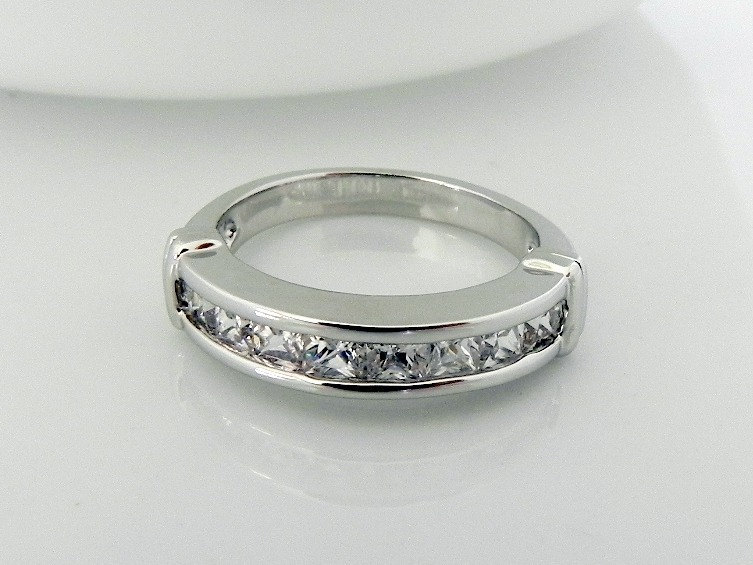 Prinzessin Schnitt Diamant-Band - Kanal Einstellung Halbe Ewigkeit Ring Cz Lab Erstellt Diamant | No.311B Prinzessin Schnitt Diamant-Band - Kanal Einstellung Halbe Ewigkeit Ring Cz Lab Erstellt Diamant | No.311B von SilverStudEarrings