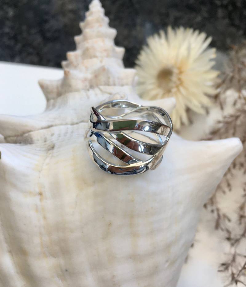 Beautiful & Simple 925 Sterling Silver Ring. Interlacing Threads. Barcelona Design. Looks Like Stackable Multiple Rings von SilverStudioStore