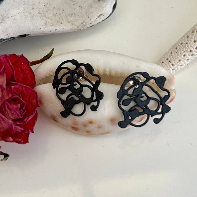Silver Earrings With Elegant Abstract Filigrane in Black. Oxidised Silver. Lightweight. Barcelona Design Earrings. Easy Care von SilverStudioStore