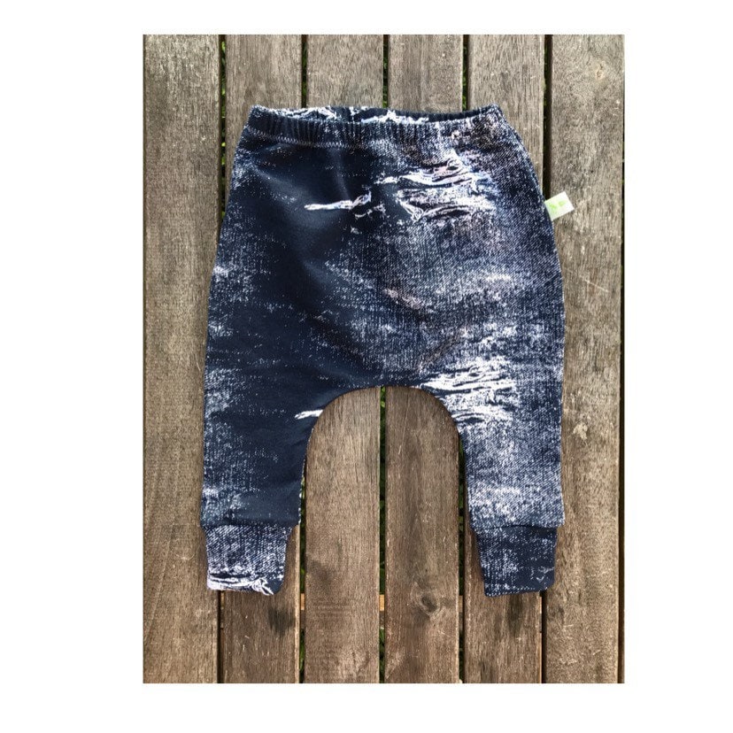 Slim-Haremshose Aus Faux-Denim, Trendige Kleidung Für Babys, Jungen Und Mädchen von SilverThreadsHM