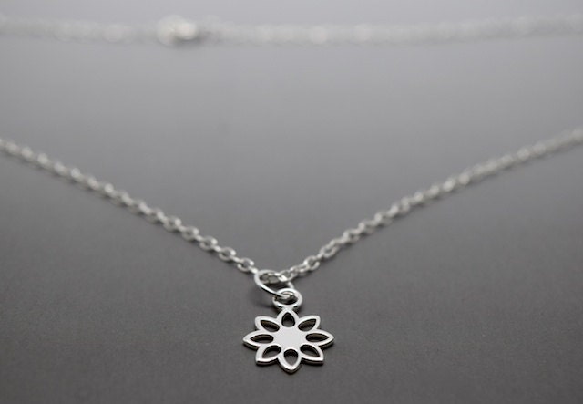 Silber Blumen Halskette - Massiv Sterling 925 Öffnen Gänseblümchen Anhänger Charm Kette von SilverTreeJewellery
