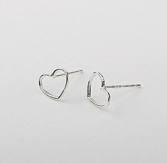 Silberdraht Herz Ohrringe - 925 Sterling Silber Kleine Ohrstecker Offenes Outline Handgemachte von SilverTreeJewellery