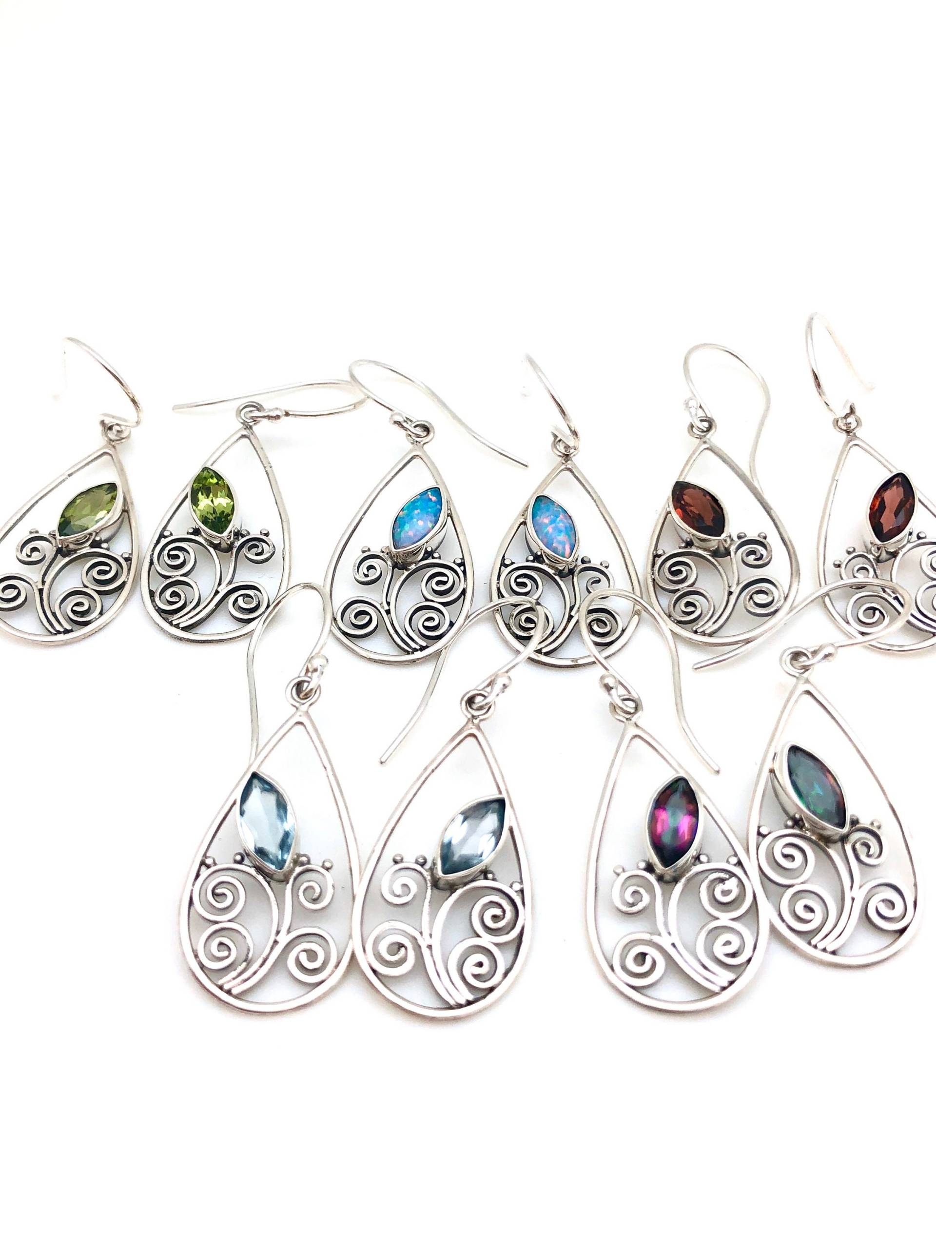Tear Drop Bali Design Ohrringe Mit Halbedelsteinen von SilverTrioJewelry