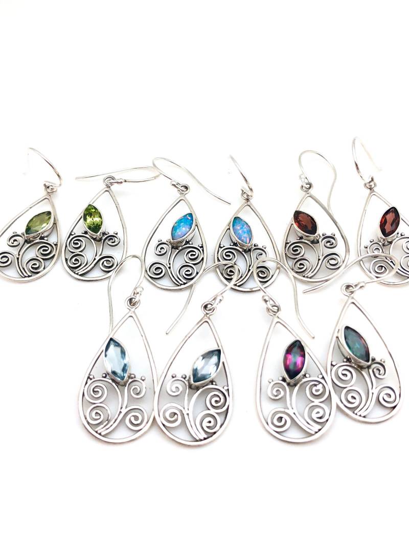 Tear Drop Bali Design Ohrringe Mit Halbedelsteinen von SilverTrioJewelry