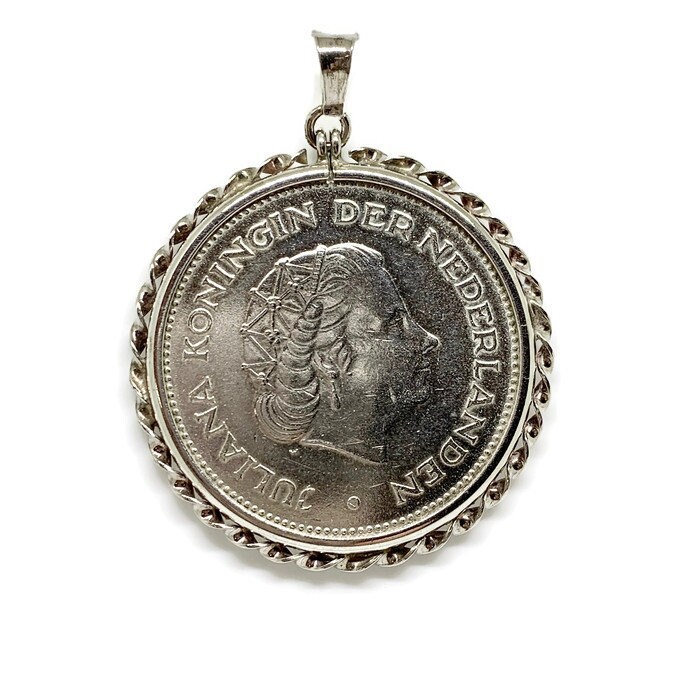 Silber Münze Schmuck. 10 Gulden 0.720 1945-1970 | Befreiung Montiert in Einem Seil Lünette Rahmen Anhänger Silber Münze Schmuck. 10 Gulden 0.720 1945-1970 | Befreiung Montiert in Einem Seil Lünette Rahmen Anhänger von SilverWareCo