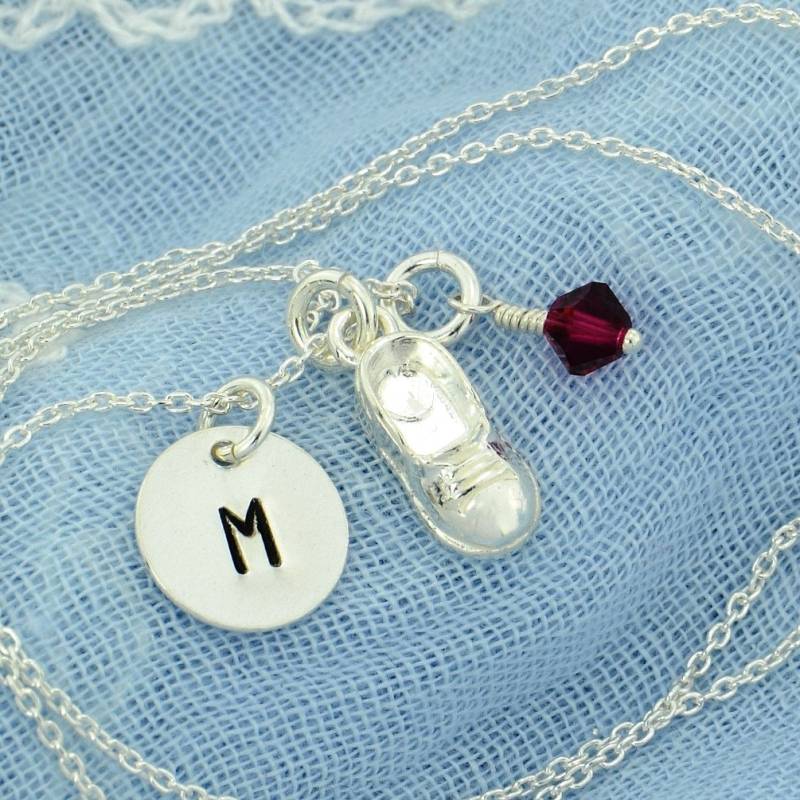 Personalisierte Baby-Schuh-Halskette Aus Silber Mit Swarovski-Elementen von SilverXL