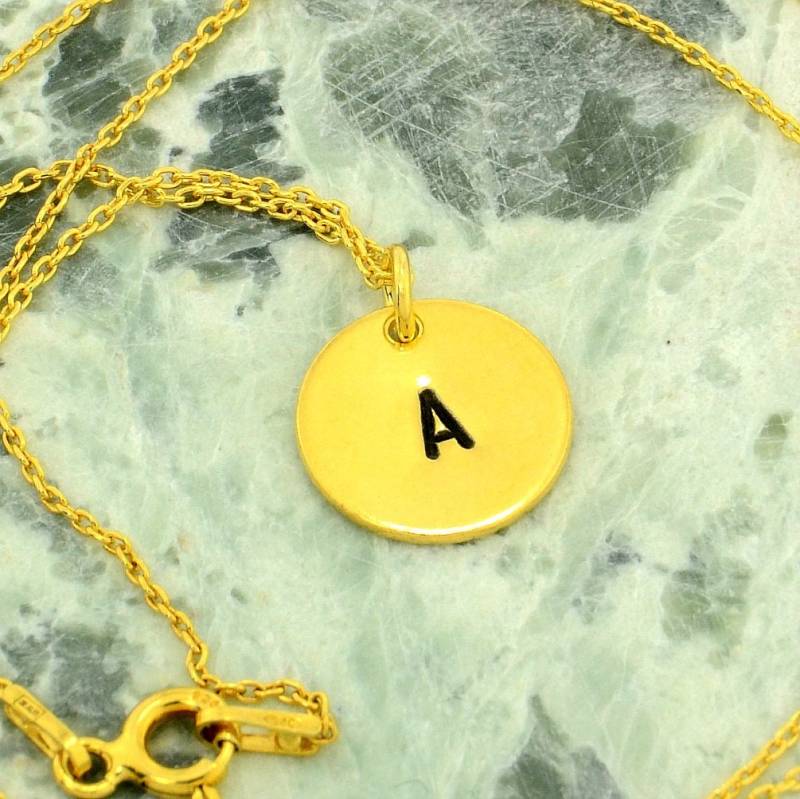 Personalisierte 24K Gold Sterling Silber Initial Disc Anhänger Halskette von SilverXL