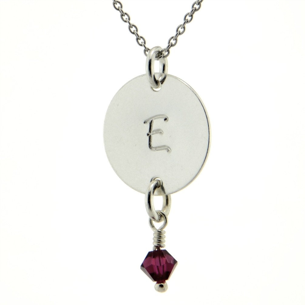 Personalisierte Initial Halskette. Swarovski Crystal Birth Month Charm. Sterling Silber Benutzerdefinierte Buchstabe Disc Monogramm von SilverXL