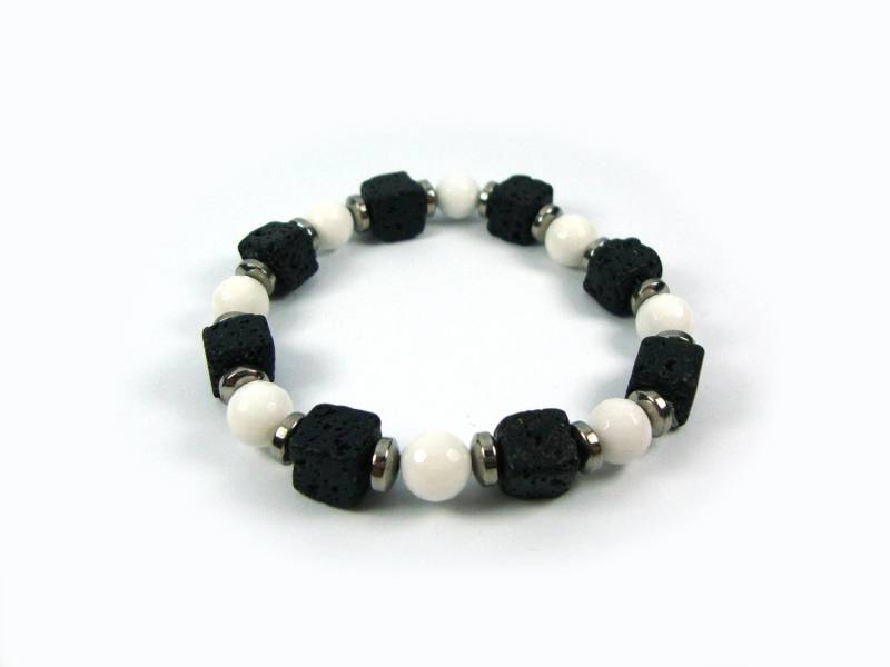 Kostenloser Versand Natürliche Schwarze Vulkan Würfel Lava & Weißer Onyx 8x8mm Handgemachtes Herren Damen Unisex Armband von SilveradoJewellery
